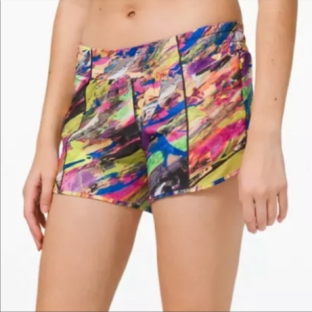 🔥LULULEMON HOTTY HOT SHORT 4”-CATALYST MULTI-8🔥 - Picture 4 of 15
